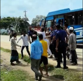 সিলেটে পুলিশের ওপর ট্রাকশ্রমিকদের হামলা, ৫ পুলিশ আহত