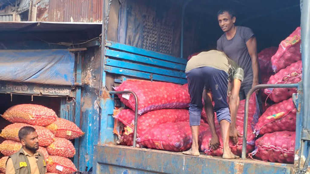 সিলেটে ৫১৩ বস্তা ভারতীয় পেঁয়াজ জব্দ