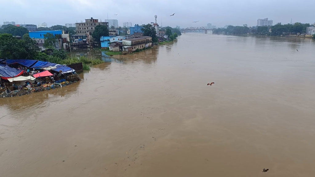 রেকর্ড বৃষ্টিতে সিলেটে নদ-নদীর পানি বিপৎসীমার ওপরে