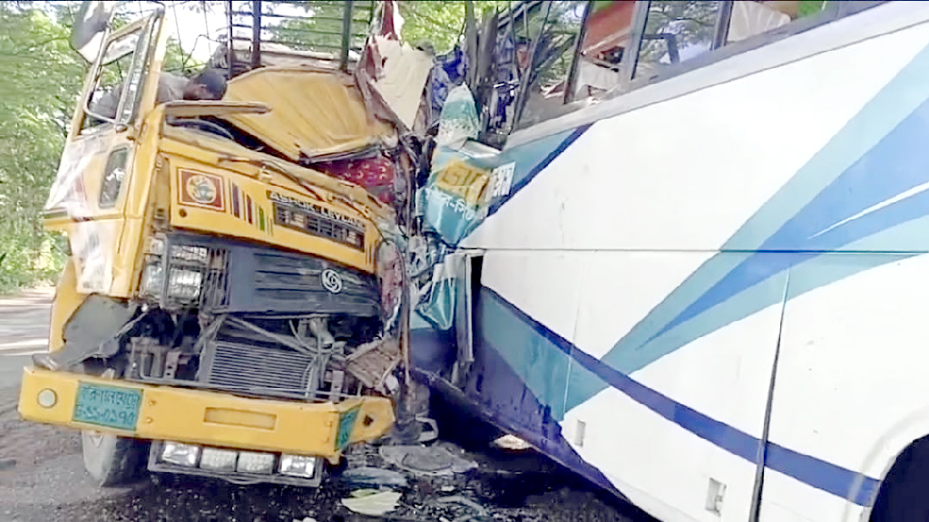 সিলেটে এবার বাস ও ট্রাকের মুখোমুখি সংঘর্ষে একজন নিহত