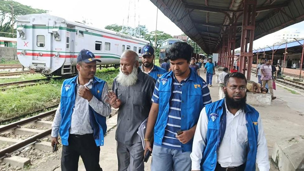 সিলেট স্টেশনে দুদকের অভিযান, রেলে কেঁচো খুঁড়তে বেরিয়ে এল সাপ