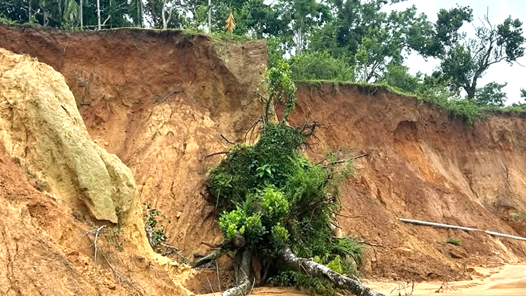 টানা বর্ষণে আবারও ভাঙনের মুখে সাতছড়ির ত্রিপুরাপল্লি
