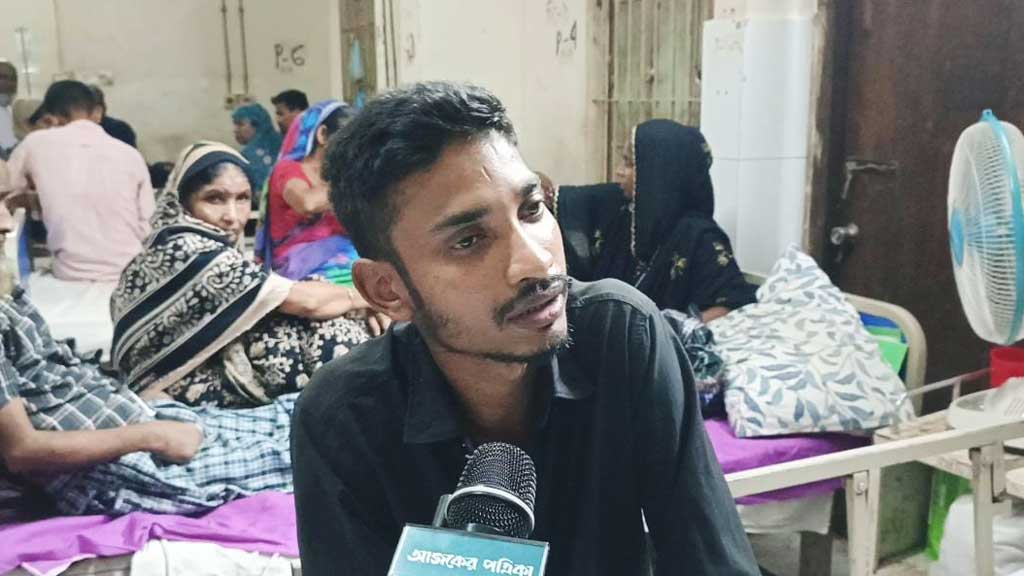 ‘তোরা তো পুলিশ মারছিস, ফাঁড়ি জ্বালাইছিস’ বলেই জুলাইযোদ্ধাকে মারধর