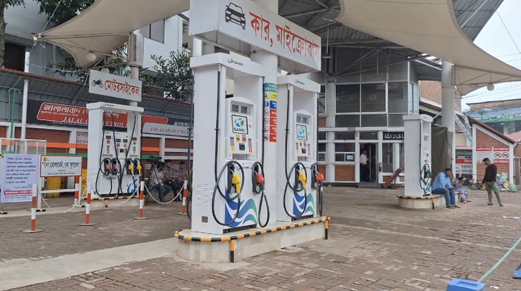 সিলেট বিভাগের সব সিএনজি ও পেট্রলপাম্পে ধর্মঘট চলছে
