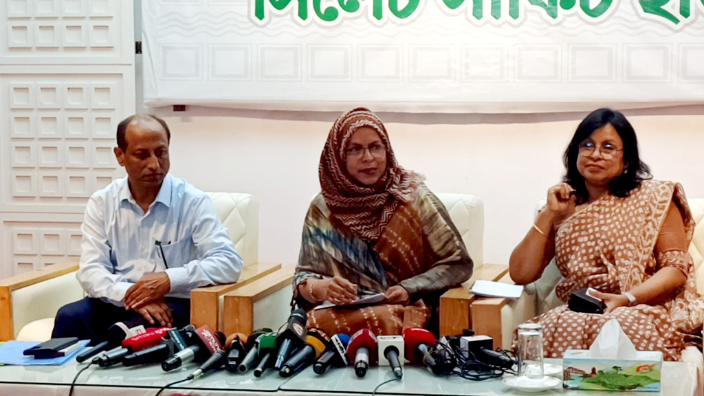 সাদাপাথর লুটপাটের ঘটনায় মন্ত্রিপরিষদ বিভাগের তদন্ত কমিটির গণশুনানি