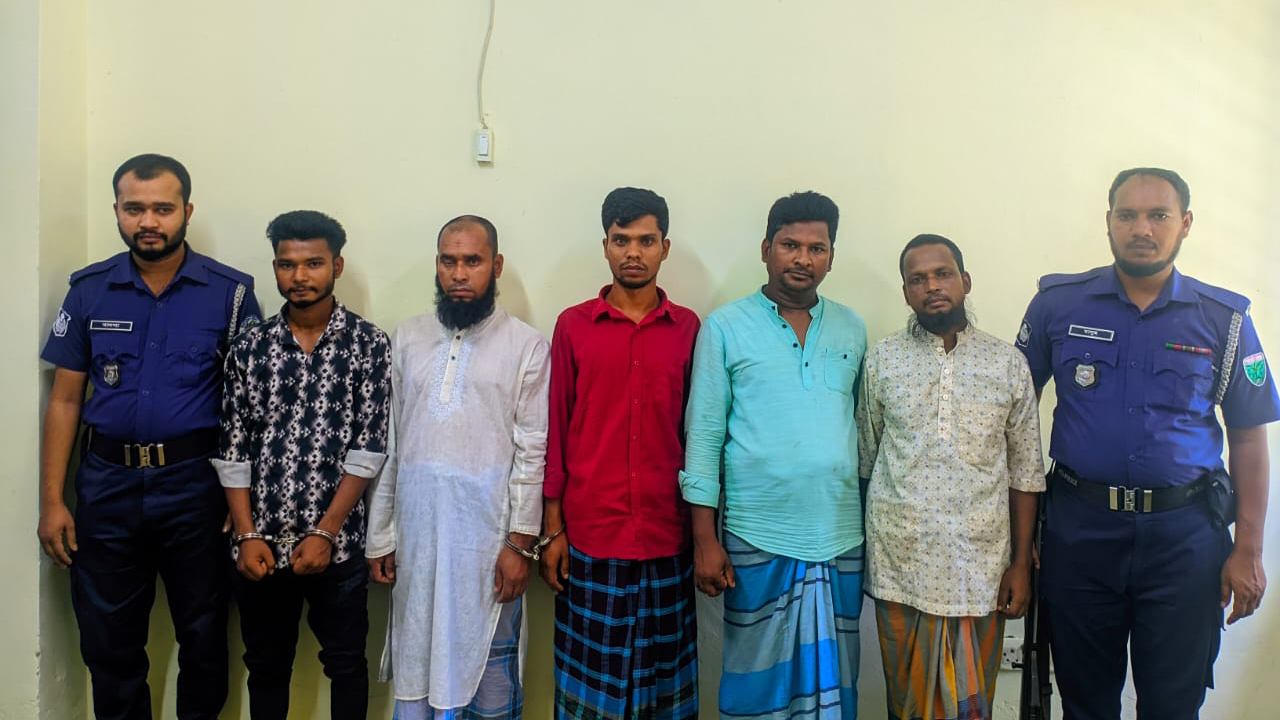 সাদাপাথর লুটের ঘটনায় গ্রেপ্তার ৫