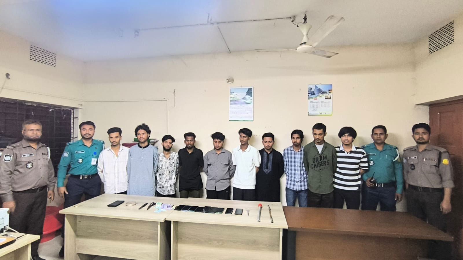 সিলেটে অপহরণ ও মুক্তিপণ আদায় চক্রের ১০ জন চাকুসহ আটক