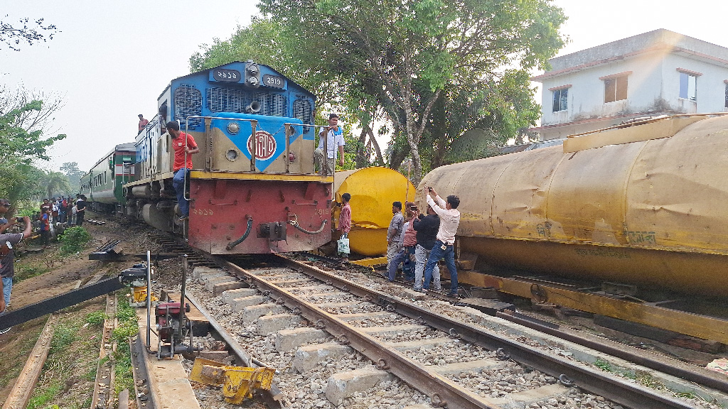১৮ ঘণ্টা পর সিলেটের সঙ্গে রেল যোগাযোগ স্বাভাবিক