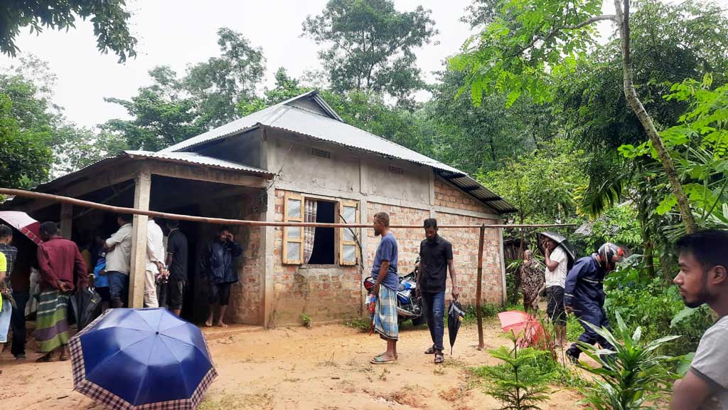 সিলেটে টিলা ধসে মাটিচাপায় একই পরিবারের চারজনের মৃত্যু