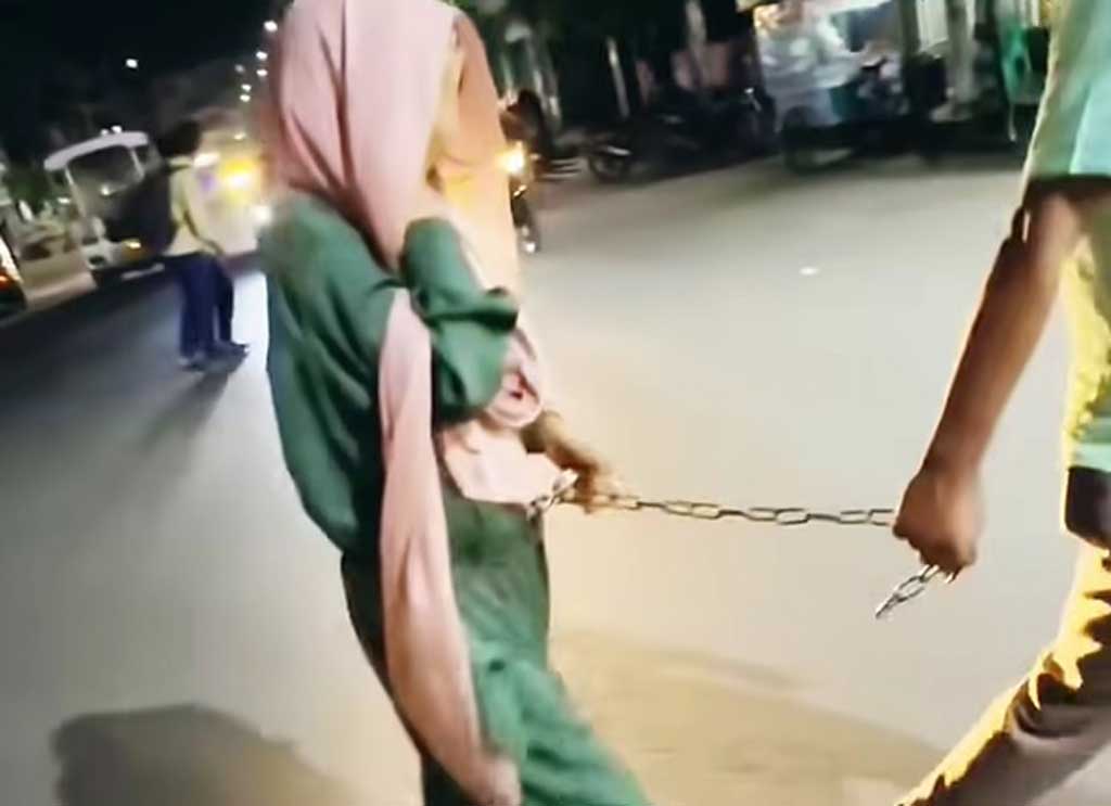 সিলেটে কিশোরীর কোমরে শেকল বেঁধে সড়কে হাঁটানো ৩ ব্যক্তি গ্রেপ্তার