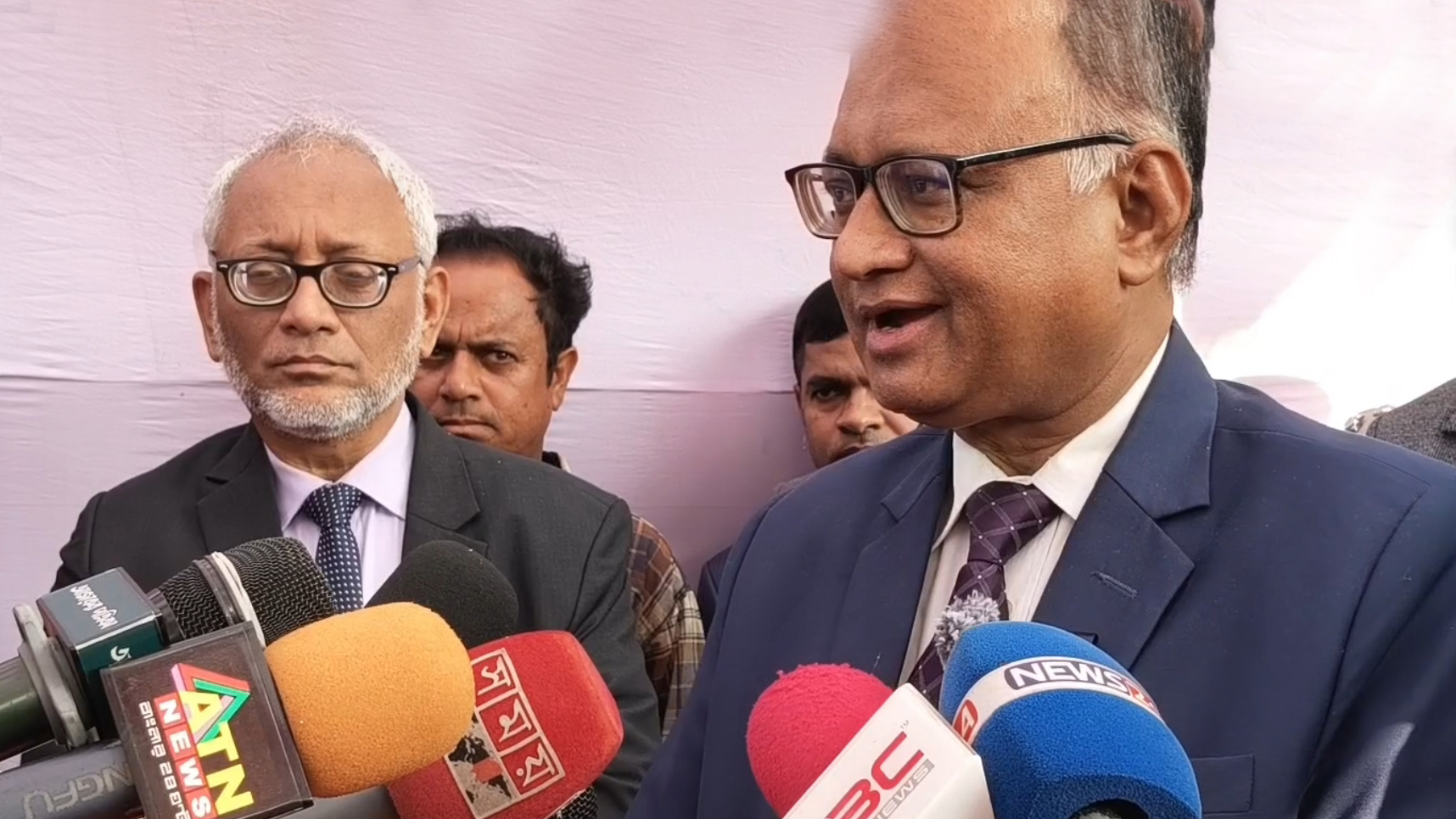 নির্বাচনী হলফনামায় দেশি-বিদেশি সম্পদের বিবরণ দিতে হবে: দুদক চেয়ারম্যান