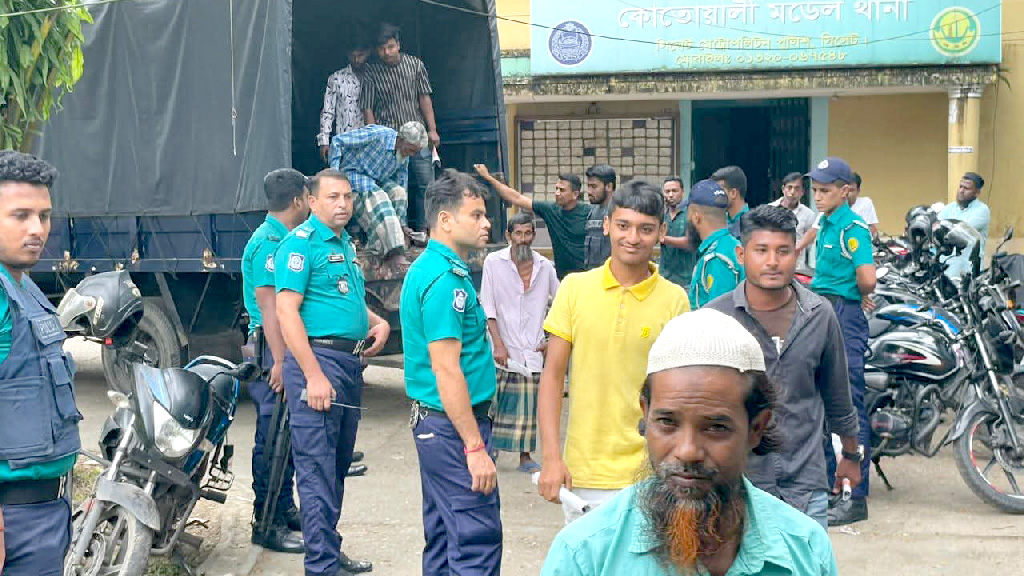 সিলেটে ‘অটোরিকশা আন্দোলন’: এবার বাসদের কার্যালয় থেকে ২২ নেতা-কর্মী আটক