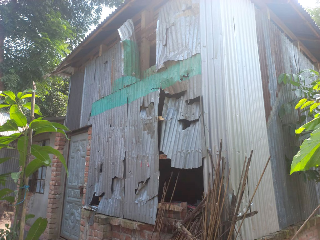 সালথায় আধিপত্য বিস্তার নিয়ে দুই পক্ষের সংঘর্ষে আহত ৩০, বাড়িঘর ভাঙচুর