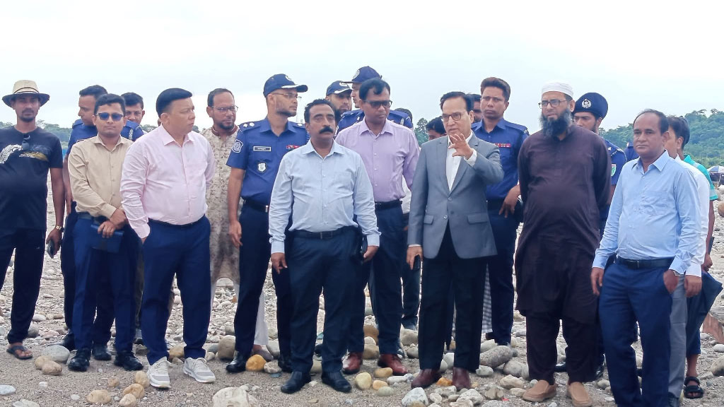 সাদাপাথর প্রতিস্থাপনে ৫০০ শ্রমিক, সময় লাগবে ১৫ দিন: জনপ্রশাসনসচিব
