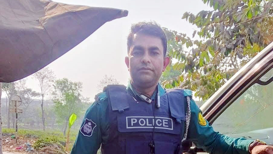 ছুটিতে বাড়িতে গিয়ে পুলিশ সদস্যের মৃত্যু
