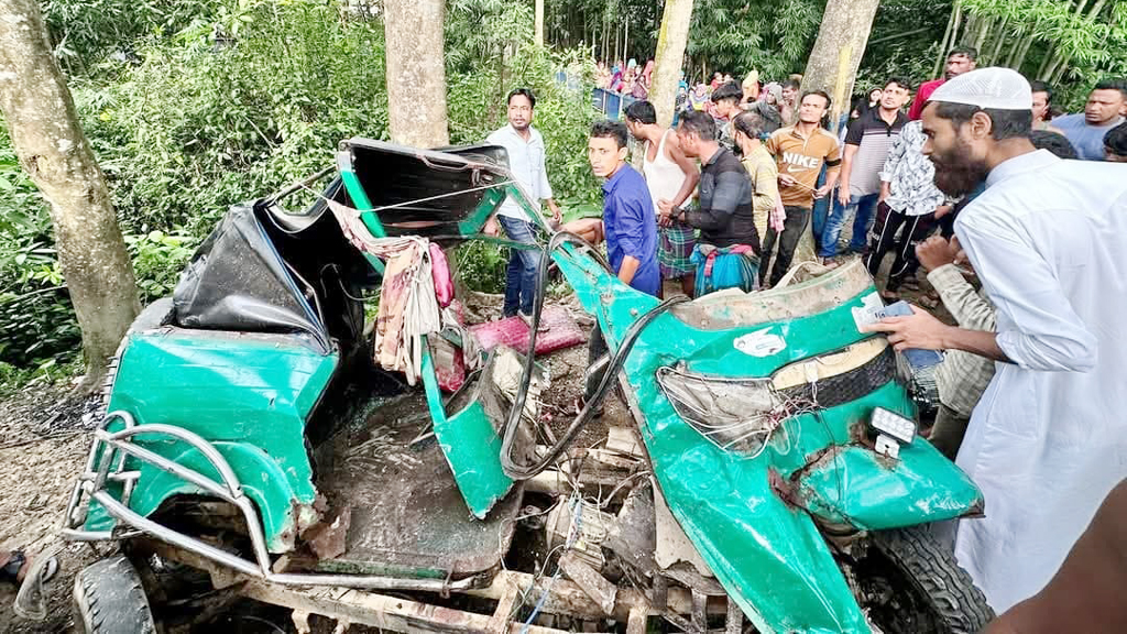 সিলেটে বিয়ের মাইক্রোবাসের সঙ্গে অটোরিকশার সংঘর্ষ, চালক নিহত