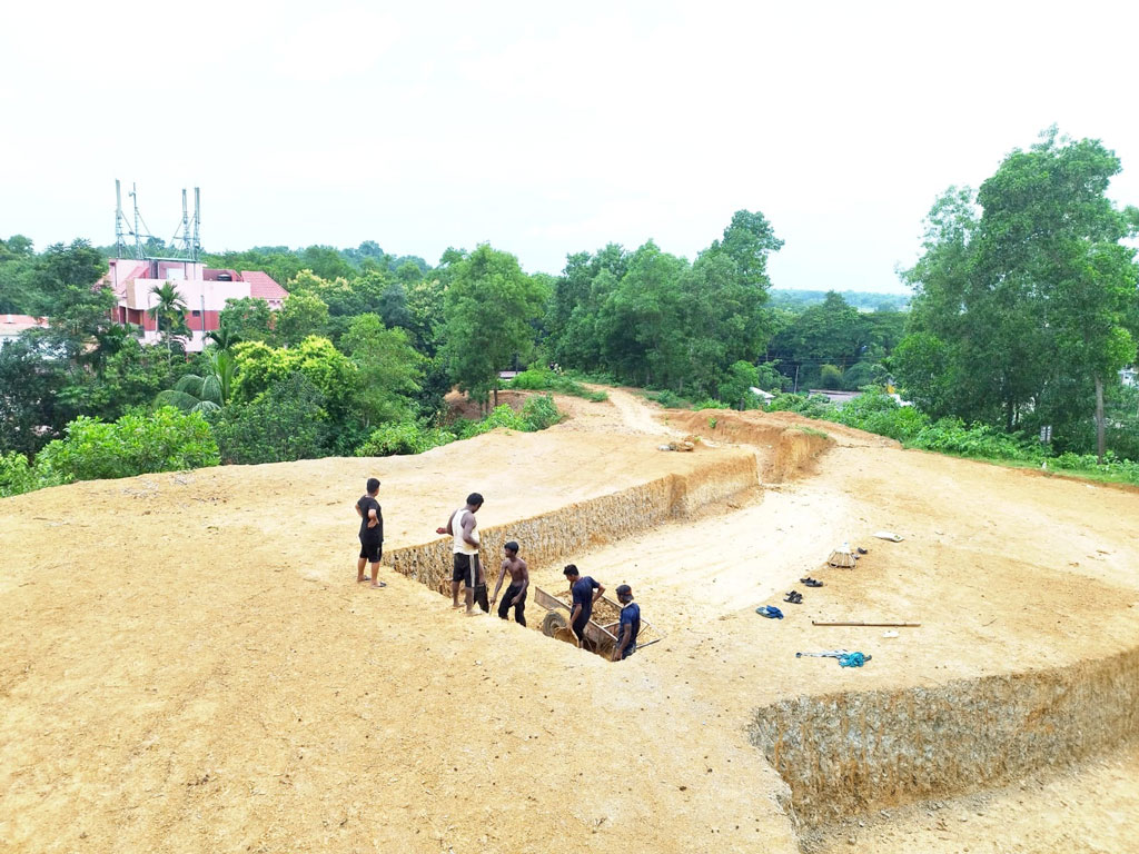 সিলেটে টিলা কাটায় বিএনপির নেতাসহ ৫ জনকে শোকজ