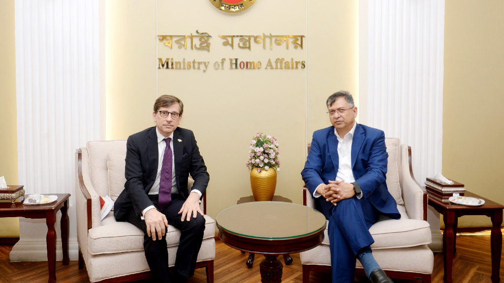 পুলিশের সংস্কার ও সক্ষমতা বাড়াতে ফ্রান্সের সহযোগিতা চাইলেন স্বরাষ্ট্রমন্ত্রী