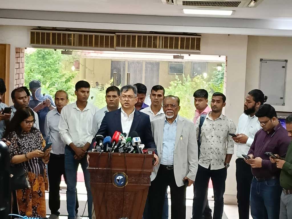 স্বৈরাচার রুখতেই সংলাপে অংশ নিচ্ছি: সালাহউদ্দীন আহমেদ