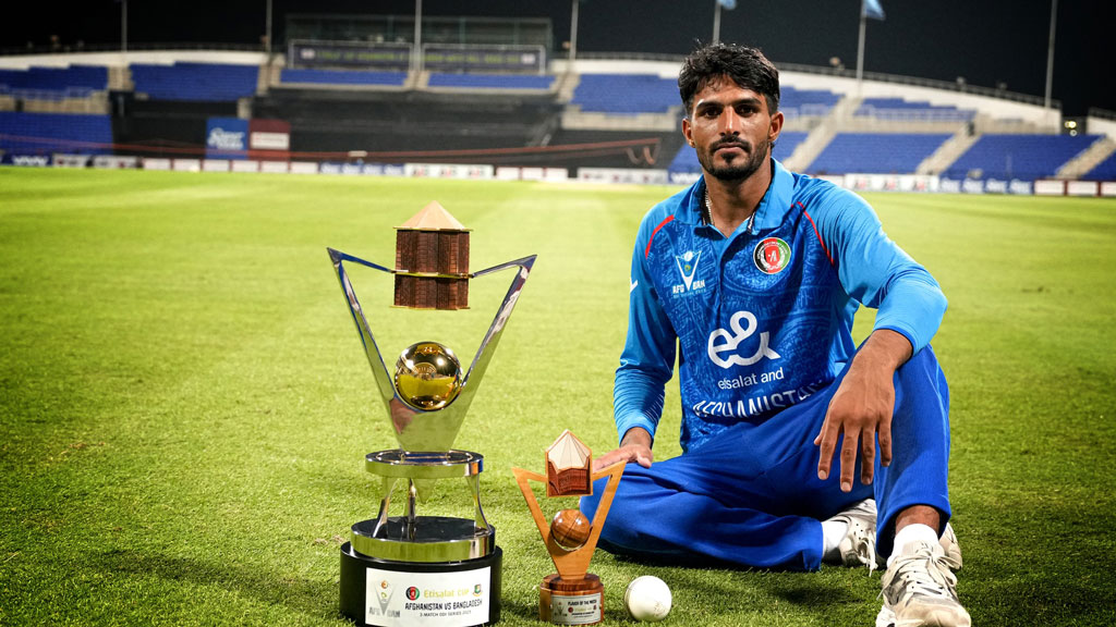বাংলাদেশকে ধসিয়ে দেওয়া কে এই নব্য বিবাহিত আফগান পেসার