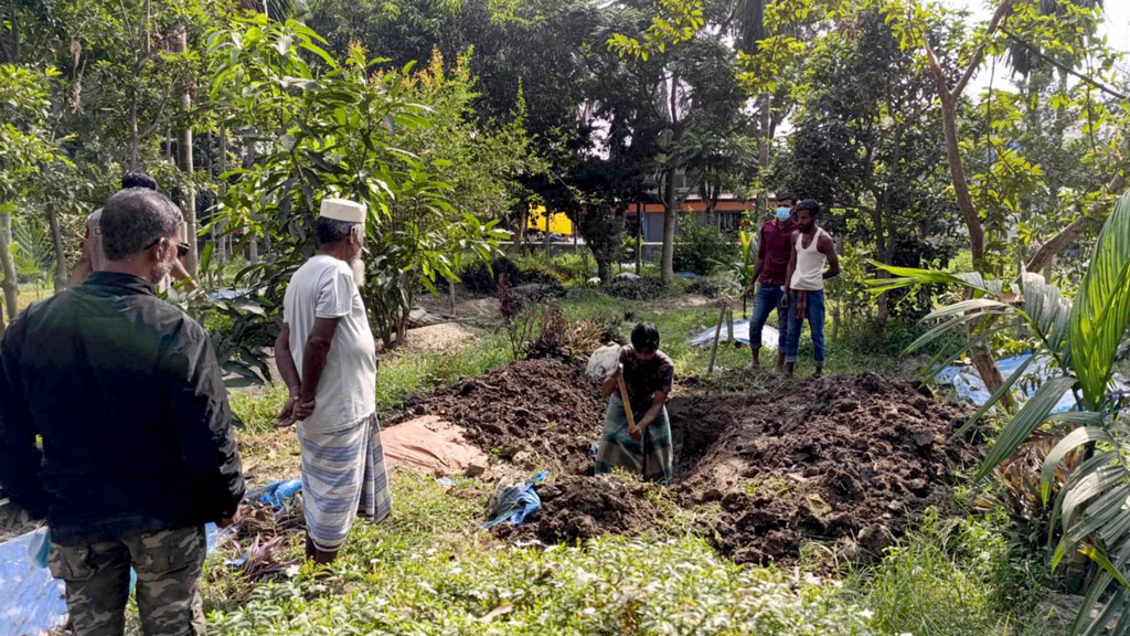 ছাত্র আন্দোলনের সময় নিহত সুমাইয়ার লাশ দাফনের ৪ মাস পর উত্তোলন