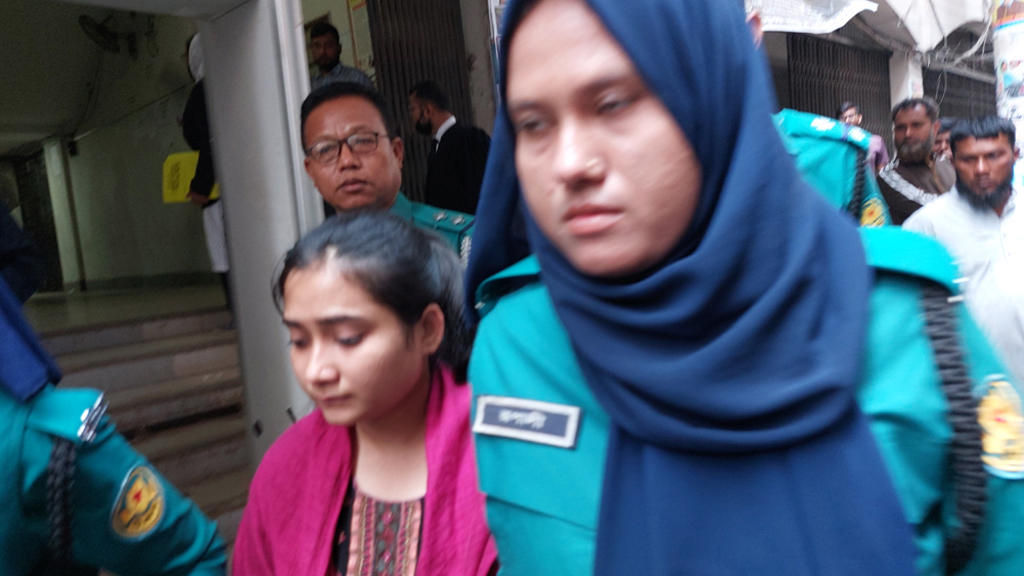 সন্ত্রাসবিরোধী আইনের মামলায় গ্রেপ্তার মেজর সাদিকের স্ত্রী সুমাইয়া জাফরিন