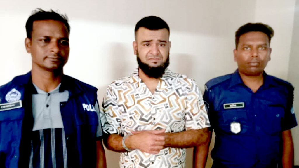 মুন্সিগঞ্জে স্ত্রীকে কুপিয়ে ‘হত্যার পর’ থানায় আত্মসমর্পণ স্বামীর