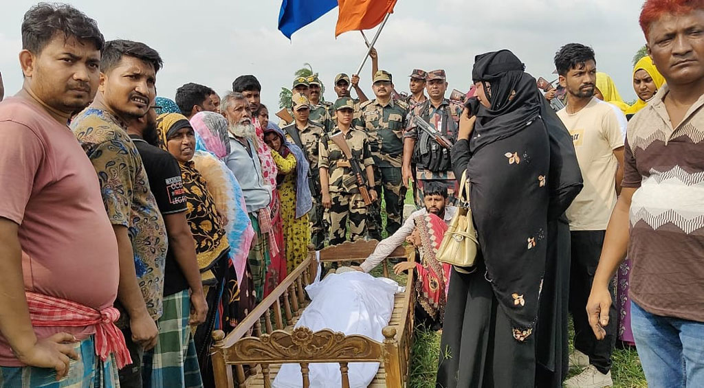 ভারত-বাংলাদেশ শূন্যরেখায় বাবাকে চির বিদায় জানালেন মেয়ের