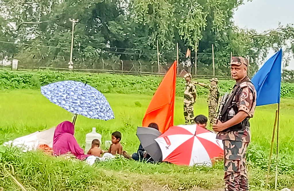 ‘আমার সন্তানেরা অসুস্থ হয়ে গেছে, আমরা বাঁচতে চাই’