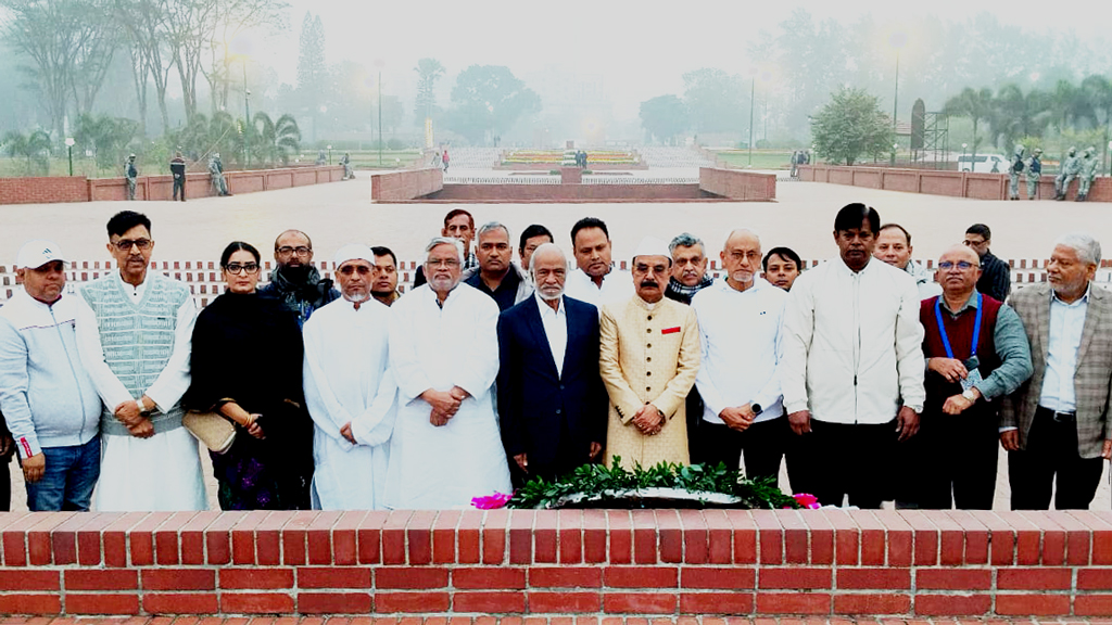 সূর্যাস্তের আগে স্মৃতিসৌধে পৌঁছাতে পারলেন না তারেক রহমান, তাঁর পক্ষে শ্রদ্ধা নিবেদন কেন্দ্রীয় নেতাদের