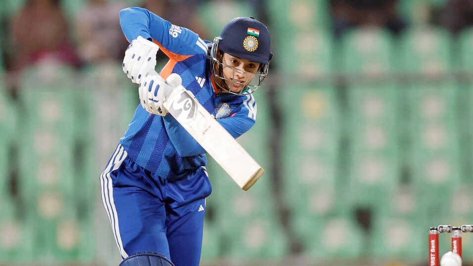 রেকর্ড গড়ে ১০ হাজারি ক্লাবে স্মৃতি মান্ধানা