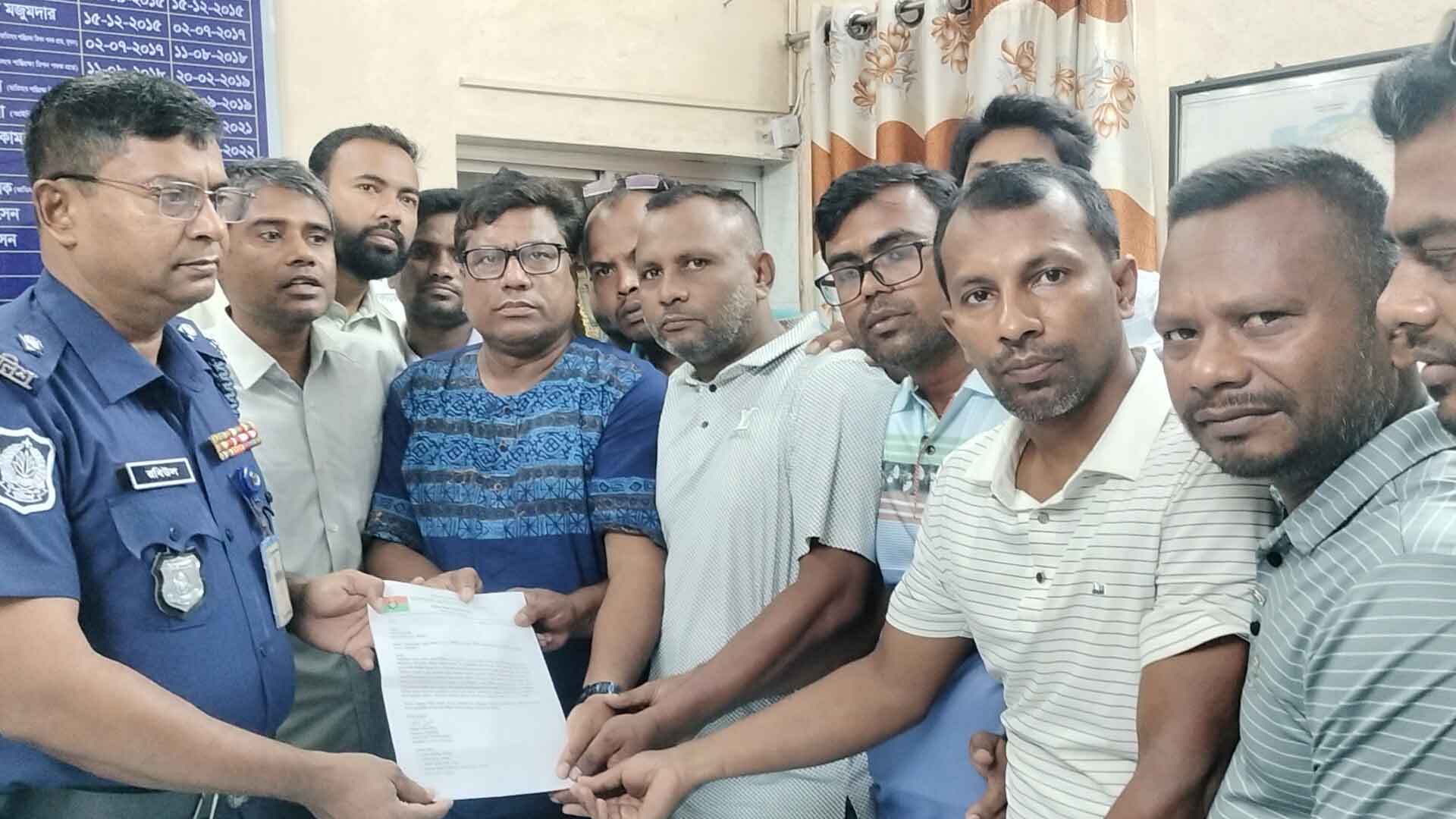 মতলব উত্তরে বিএনপির মিছিলে হামলার প্রতিবাদে যুবদলের স্মারকলিপি