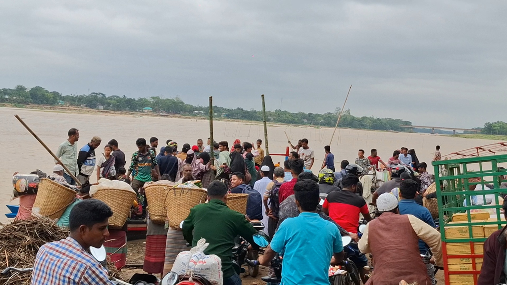 পাহাড়ি ঢলে পানি বাড়ছে সোমেশ্বরীতে, কৃষকদের দ্রুত ধান কাটার পরামর্শ