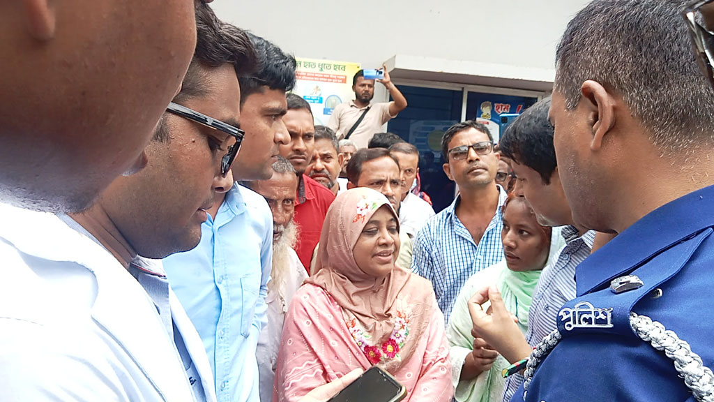 যোগদান করতে এসে তোপের মুখে ফিরে গেলেন উপজেলা স্বাস্থ্য কর্মকর্তা