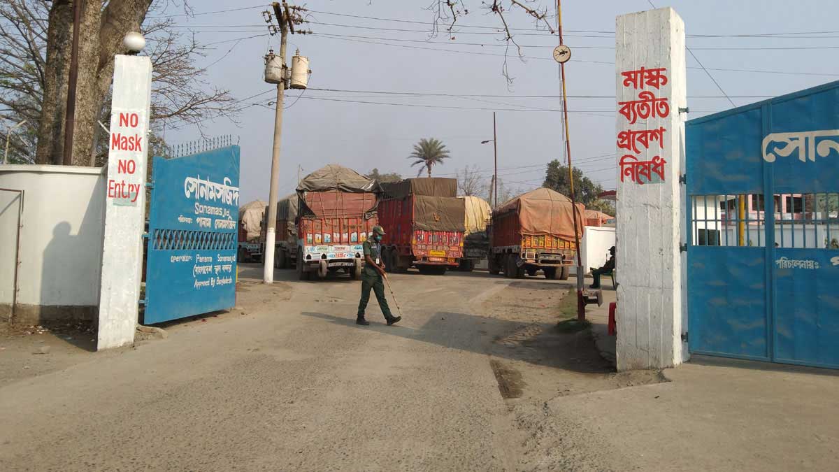 ভারতের নিষেধাজ্ঞায় গার্মেন্টস পণ্য ফেরত, সোনামসজিদ দিয়ে রপ্তানি অনিশ্চয়তায়