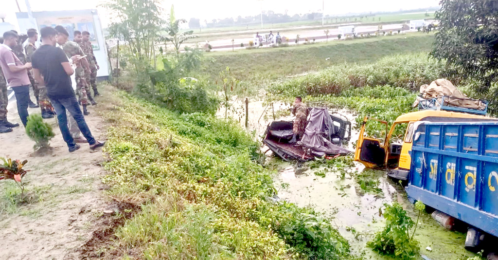 সেনাবাহিনীর পিকআপে ট্রাকের ধাক্কা, ৮ সেনাসদস্য আহত