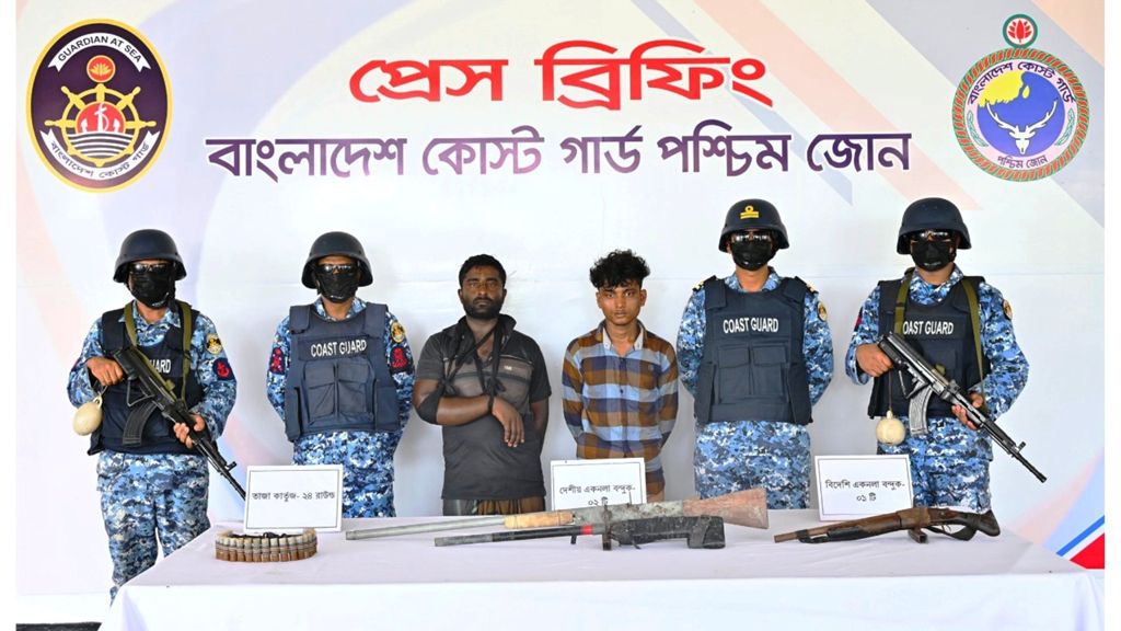 সুন্দরবনে বনদস্যু করিম শরীফ বাহিনীর দুই সদস্য আটক, উদ্ধার ৪ জেলে