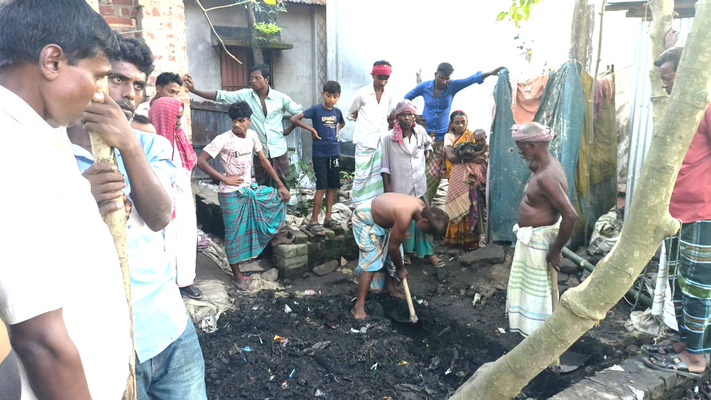 জমি নিয়ে বিরোধ, দুবার কবর ভরাটের পর দুধ লালের দাফন