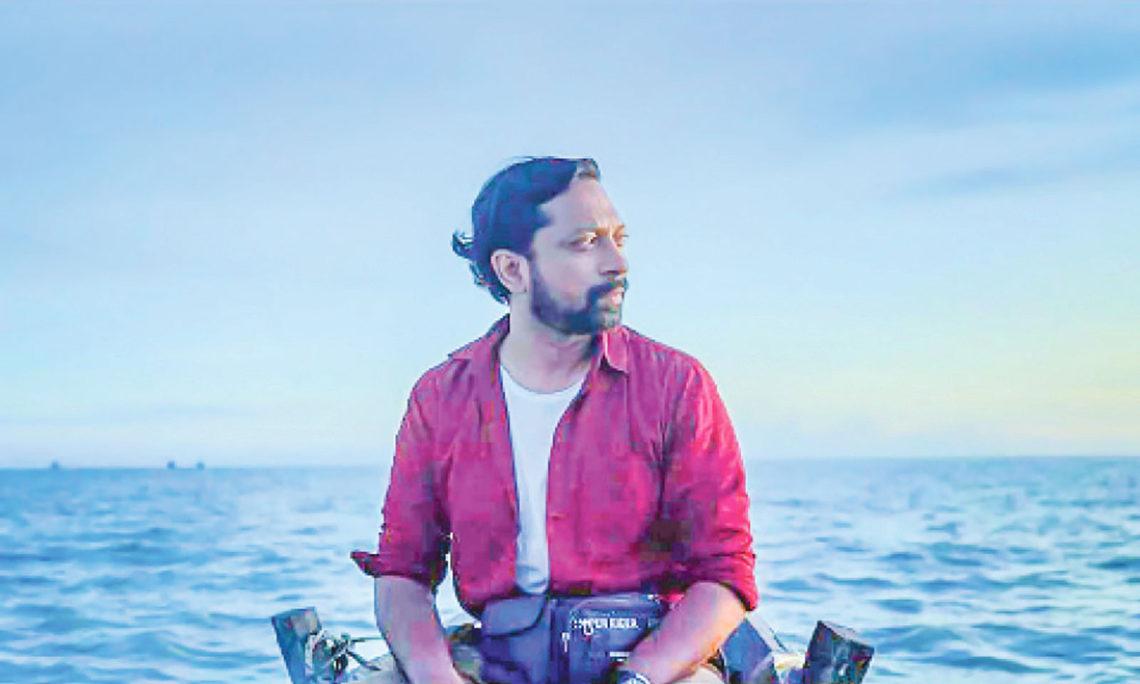 বছরের শেষ সিনেমা ‘এখানে রাজনৈতিক আলাপ জরুরি’