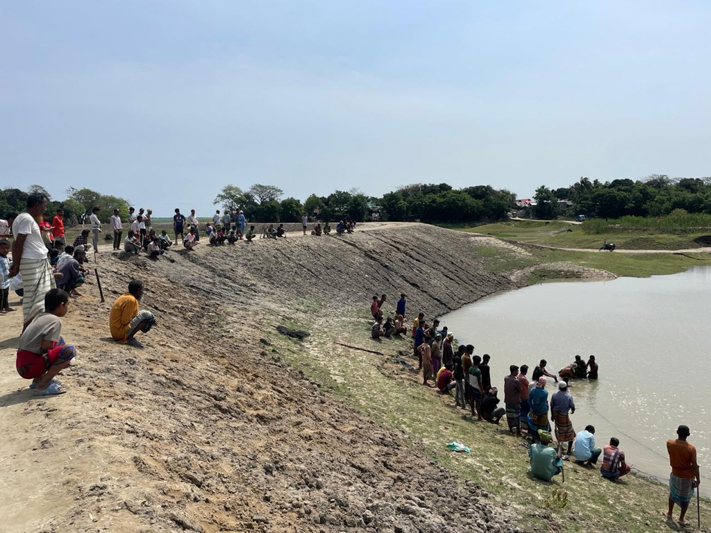 অতিবৃষ্টিতে হাওরের কাঁচা ধান ডুবে যাওয়ার আশঙ্কা