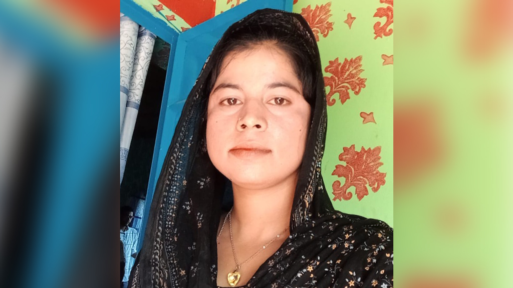 বিয়ের চার মাস পর প্রবাসীর স্ত্রীর ঝুলন্ত মরদেহ উদ্ধার, হত্যার অভিযোগ স্বজনদের