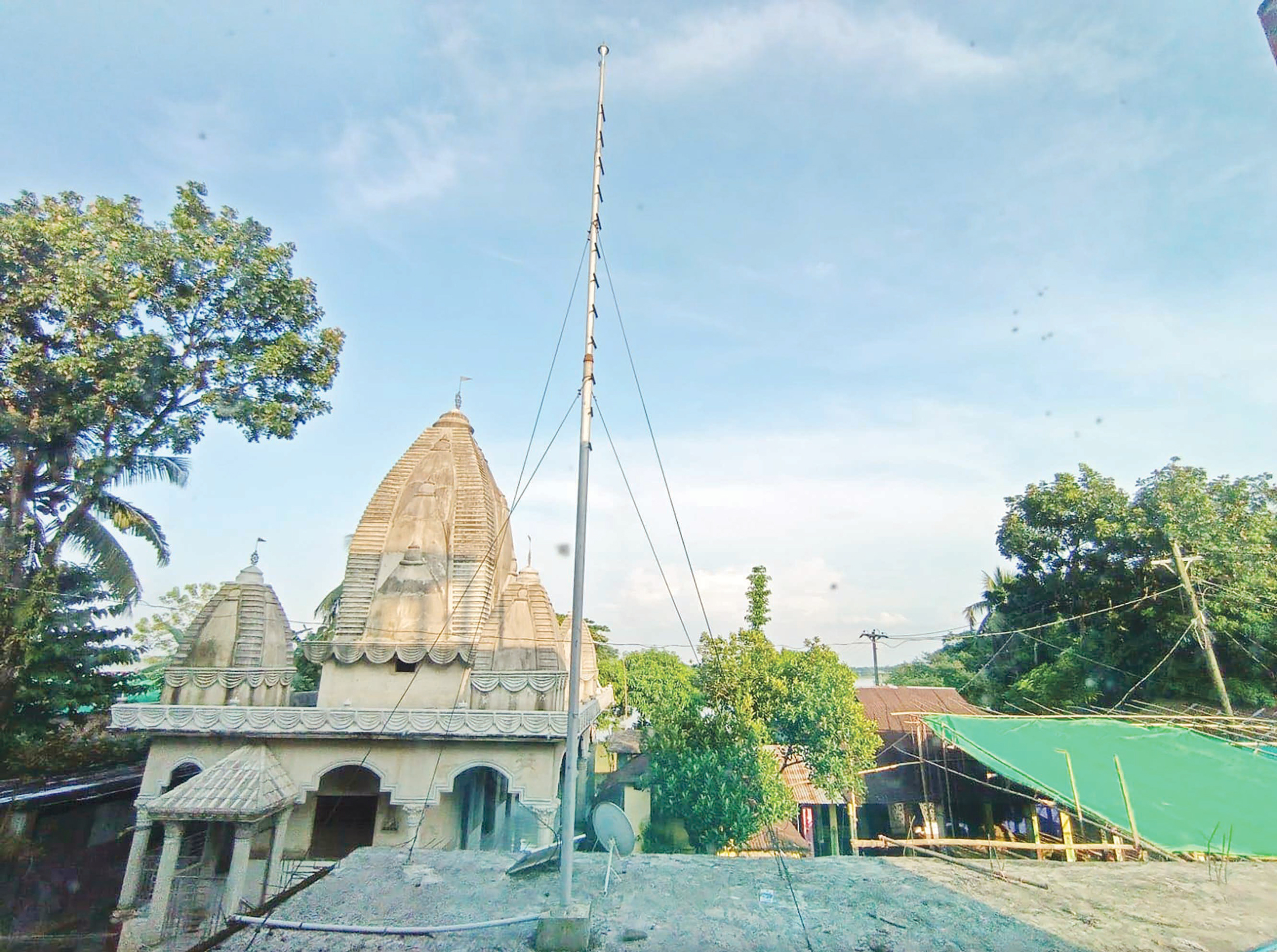 বজ্রনিরোধক দণ্ড আসছে না কাজে, উধাও তালগাছ