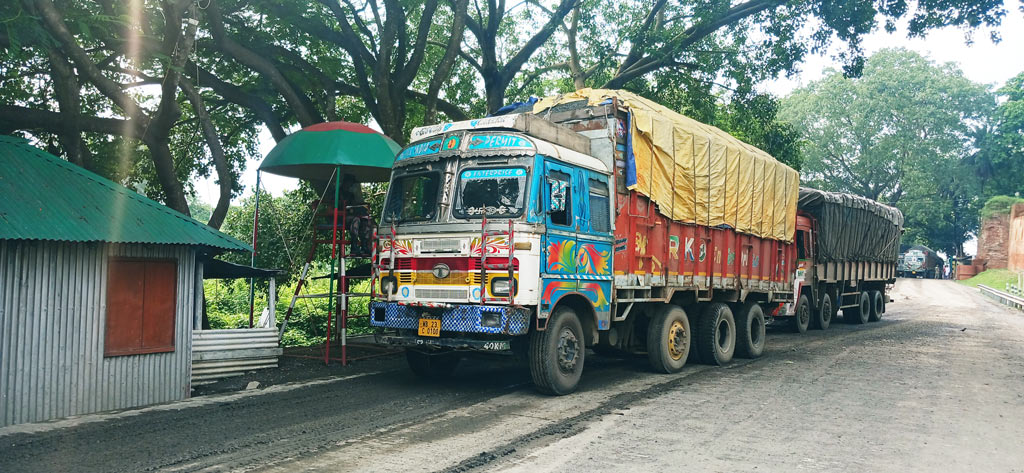 ভারত থেকে এল এক শ টন পেঁয়াজ