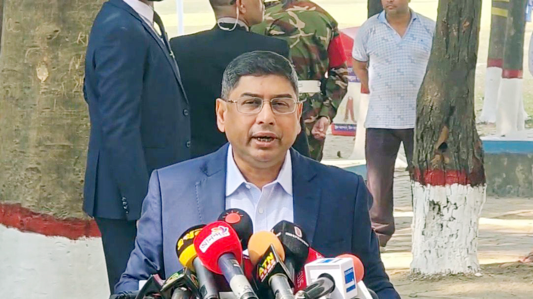 শান্তিপূর্ণ ভোট চলছে, সবাইকে নির্ভয়ে কেন্দ্রে যাওয়ার আহ্বান সেনাপ্রধানের