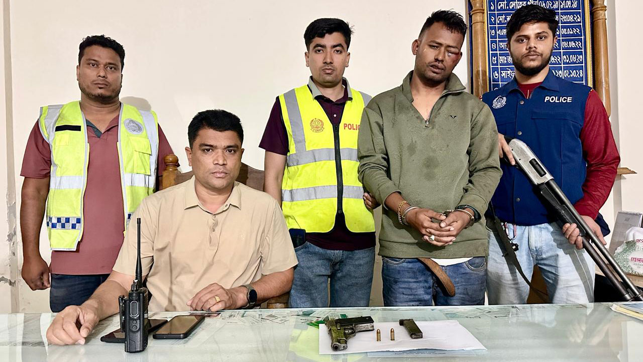 সোনারগাঁয়ে বিদেশি পিস্তল, গুলিসহ যুবক গ্রেপ্তার