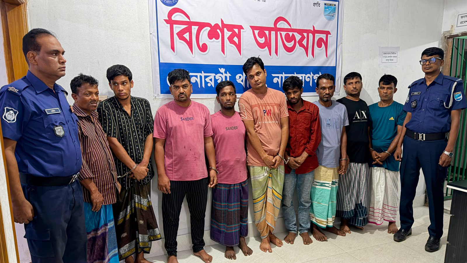 সোনারগাঁয়ে শপিং মলে চুরির ঘটনায় আন্তজেলা চোর চক্রের ৯ সদস্য গ্রেপ্তার