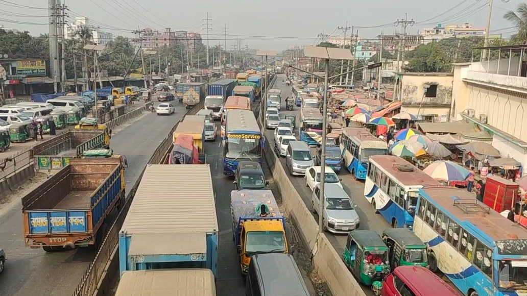 সোনারগাঁয়ে লরি বিকল: ঢাকা-চট্টগ্রাম মহাসড়কে ১০ কিলোমিটার যানজট