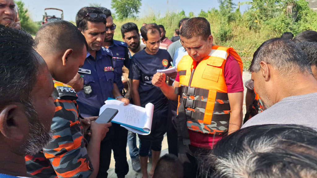 মেঘনায় সিমেন্টবোঝাই ট্রলারডুবিতে দুই যুবকের লাশ উদ্ধার