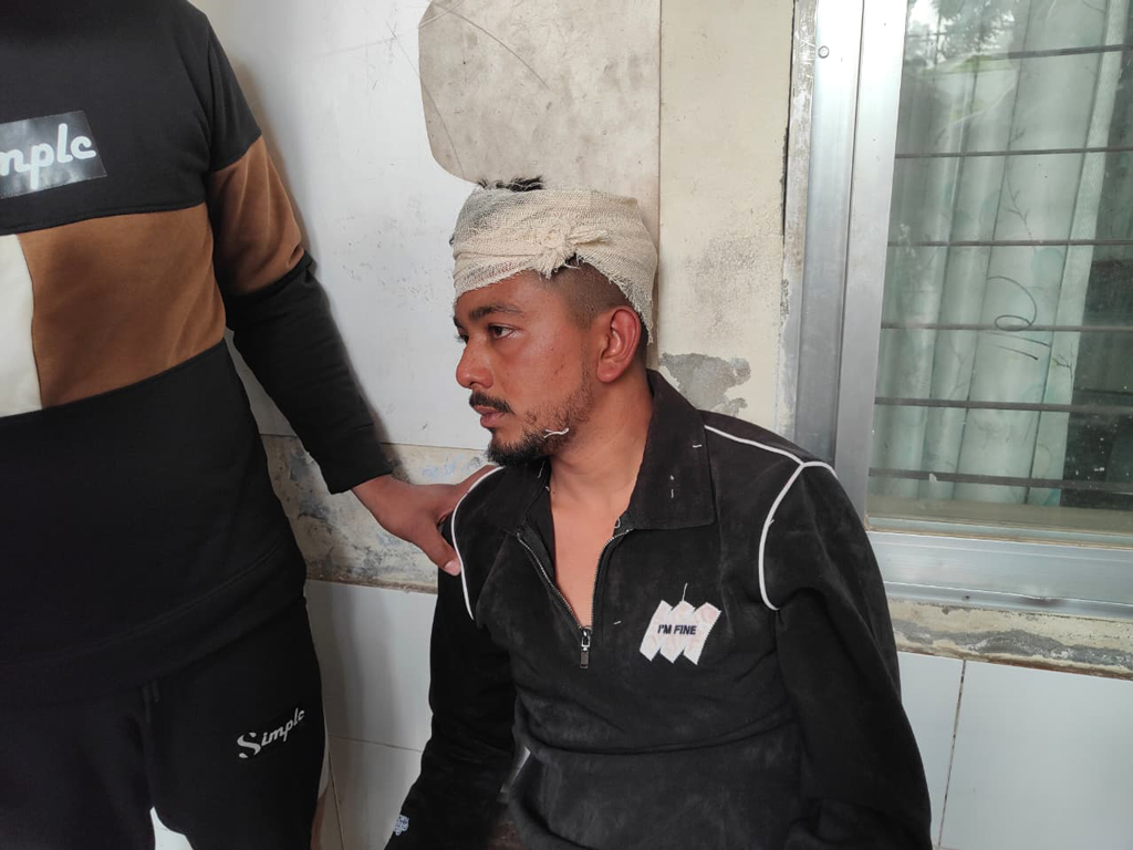 জামিনে বেরিয়ে হত্যা মামলার বাদীর ছেলেকে কুপিয়ে জখমের অভিযোগ