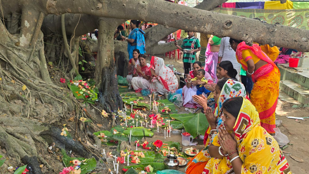 সোনারগাঁয়ে বৈশাখের প্রথম দিনে বউ মেলা